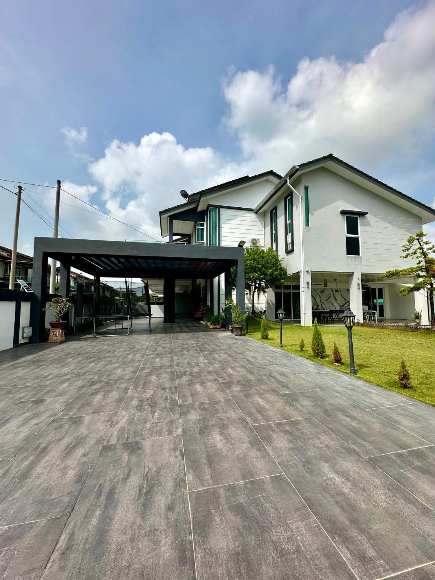 Stylish Villa Alma Simpang Ampat  Exterior photo